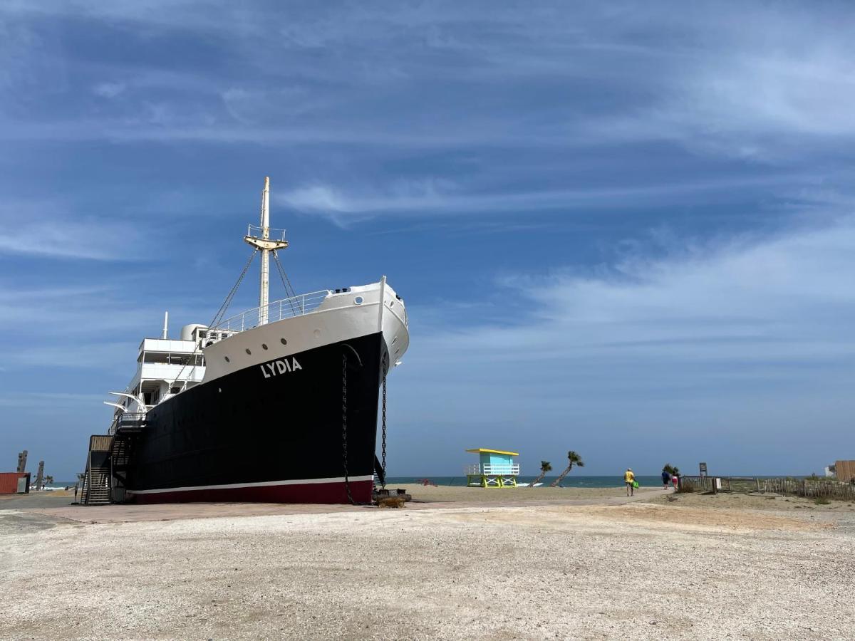 Apartamento T2 avec terrasse, vue étang et son coucher de soleil, plage à proximité, wifi et place de parking gratuit que l on nomme Grain de Corail Le Barcarès Exterior foto