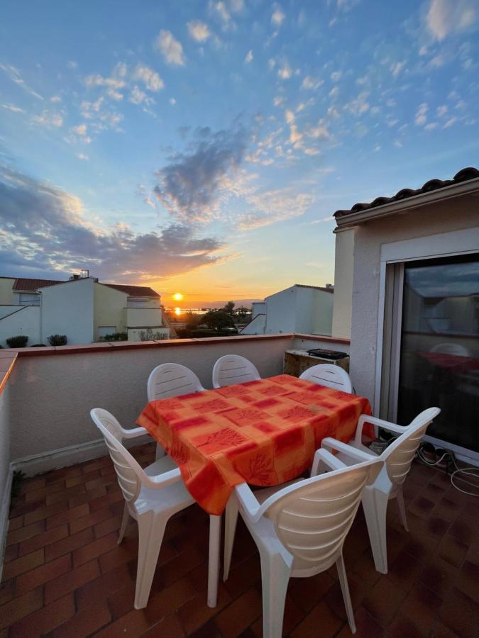 Apartamento T2 avec terrasse, vue étang et son coucher de soleil, plage à proximité, wifi et place de parking gratuit que l on nomme Grain de Corail Le Barcarès Exterior foto